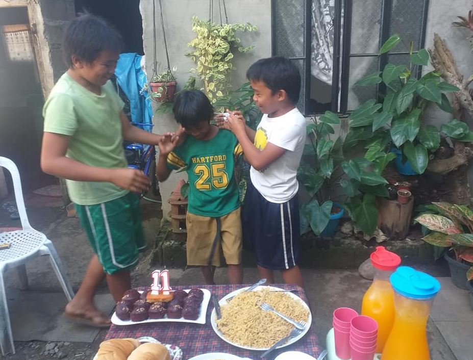 Sorpresang handa ng mga bata para sa kanilang kaibigang mag-11th